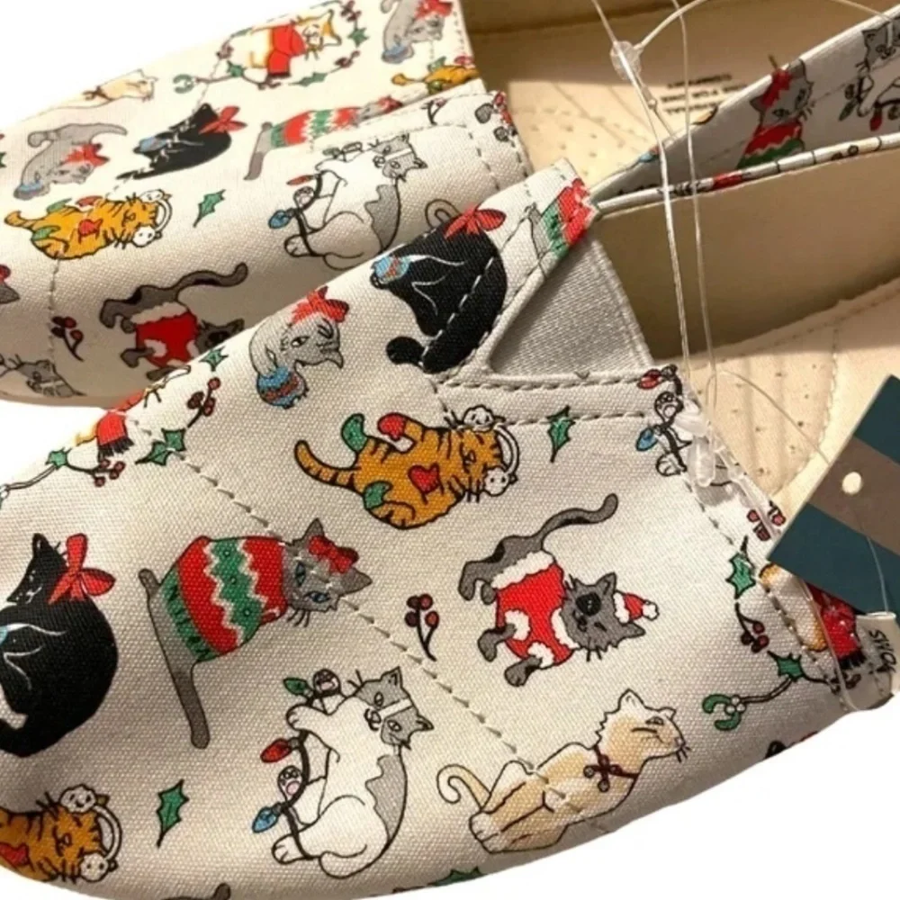 Tom's Christmas Cat‎ 7 Holiday Shoes